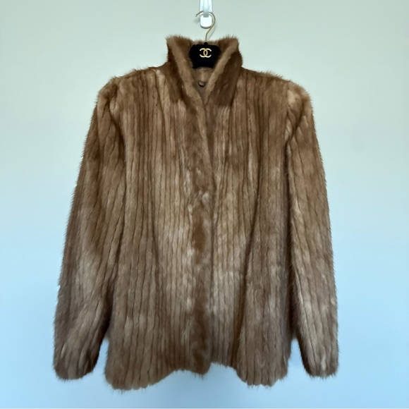 Beautiful Vintage Real Fur Brown Fur Coat - Picture 5 of 8